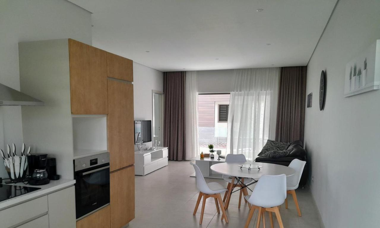 Appt Neuf De 2Ch Ds Residence Avec Piscine, Route Cotiere Grand-Baie Kültér fotó